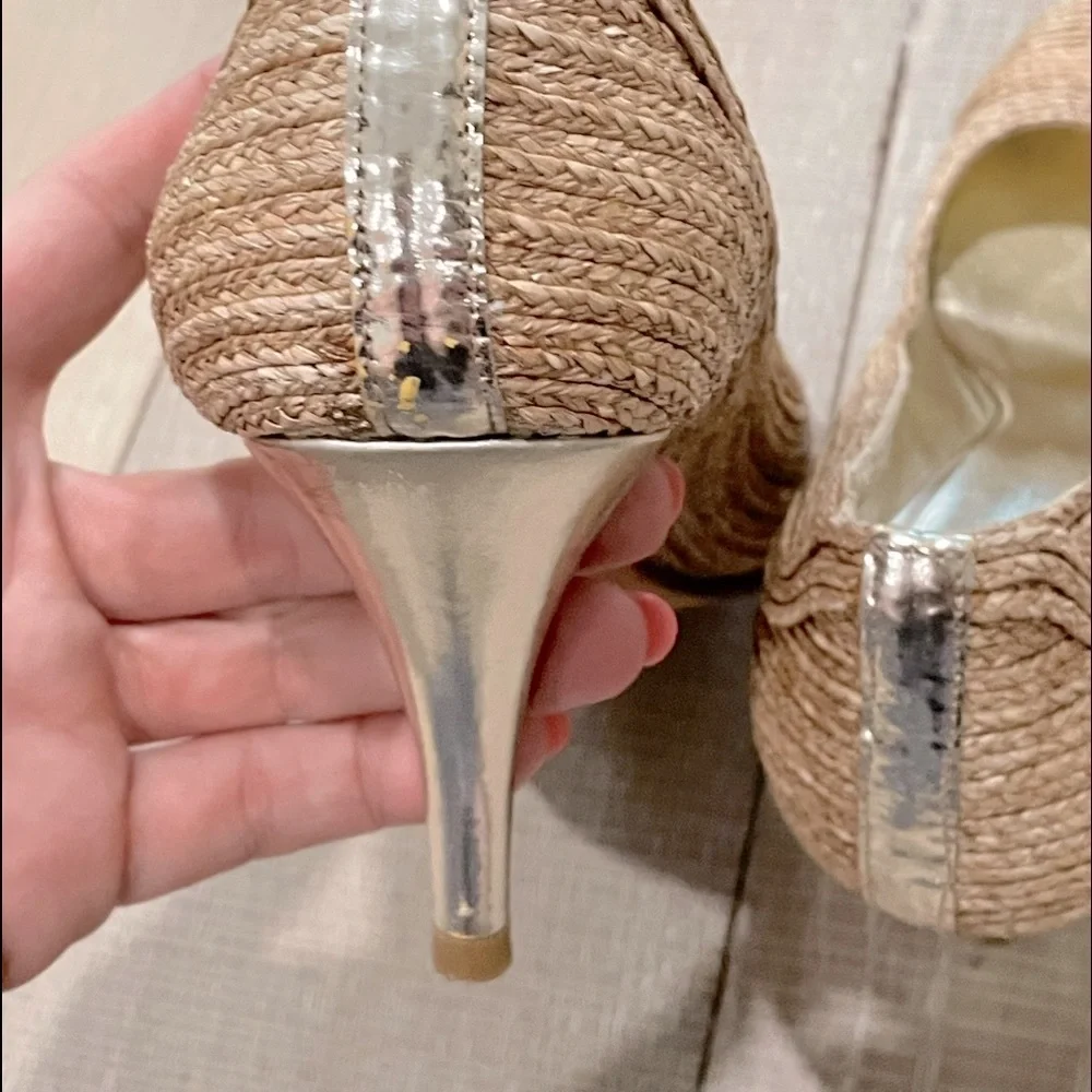 Donald Pliner Coastal Weave Woven Heels w/Gold Accent Nautical (8.5)